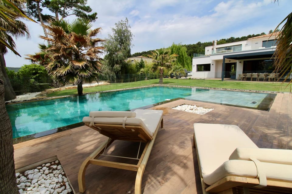 Property building, Garden, Garden view, Pool view, Swimming pool, sunbed
