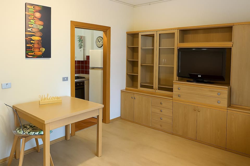 TV and multimedia, Kitchen or kitchenette, Dining area, oven