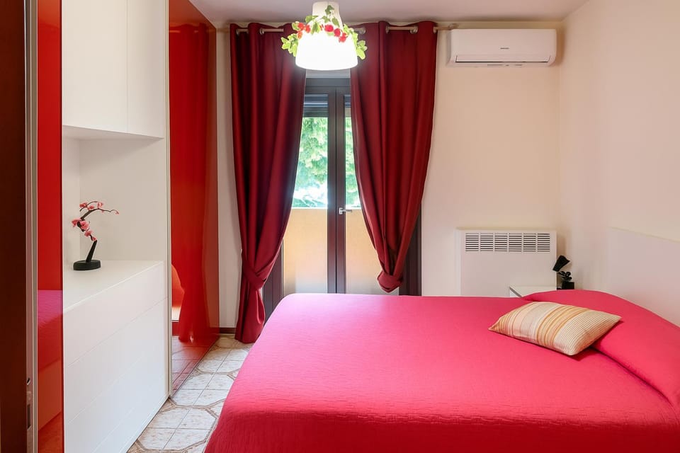 Bed, Photo of the whole room, Bedroom, air conditioner