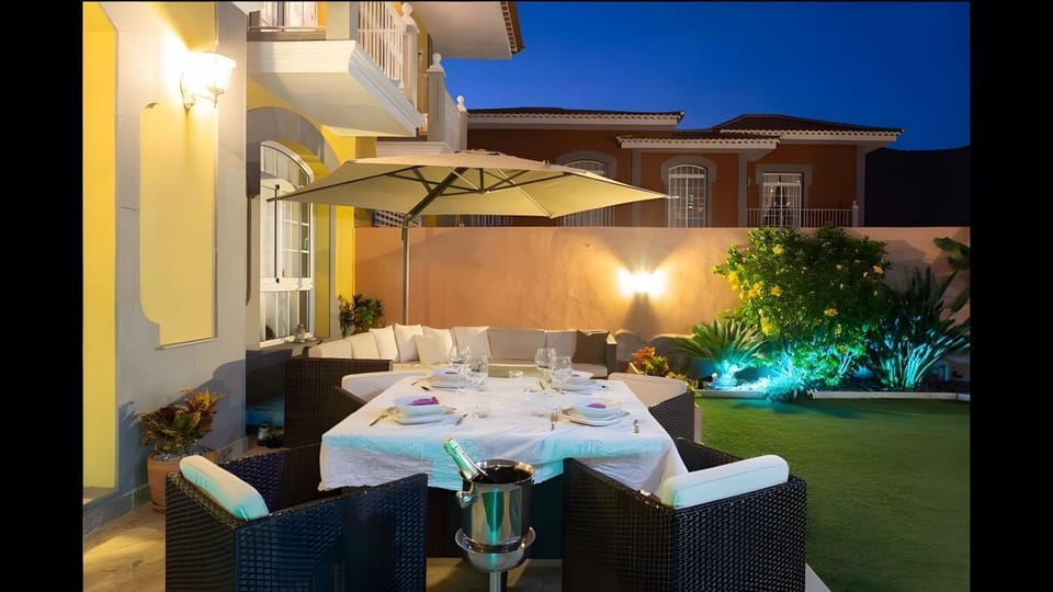 Property building, Balcony/Terrace, Living room
