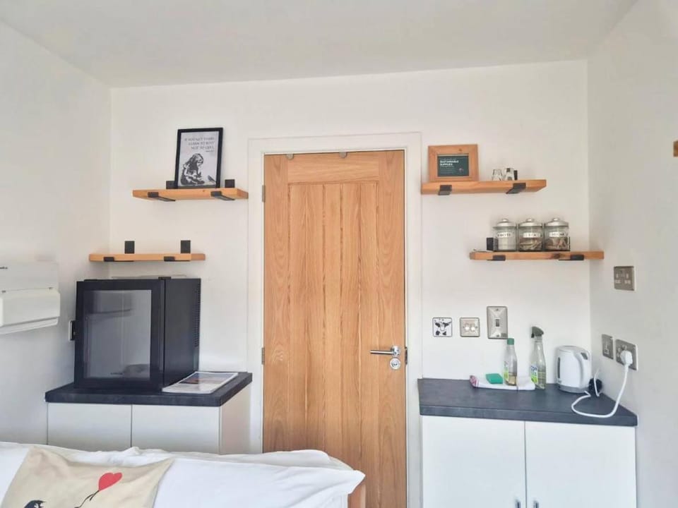 Carmen Suite EcoPod Treehouse in the city centre House in Bristol