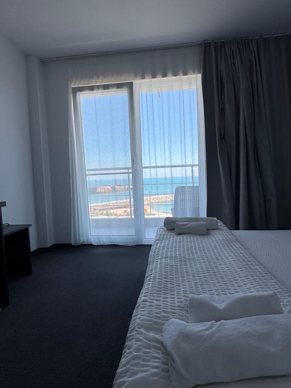 Bed, Natural landscape, Photo of the whole room, Bedroom, Sea view