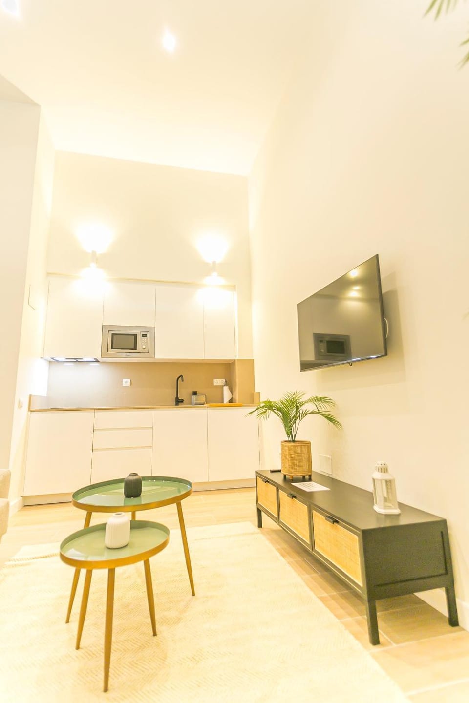 TV and multimedia, Kitchen or kitchenette, microwave