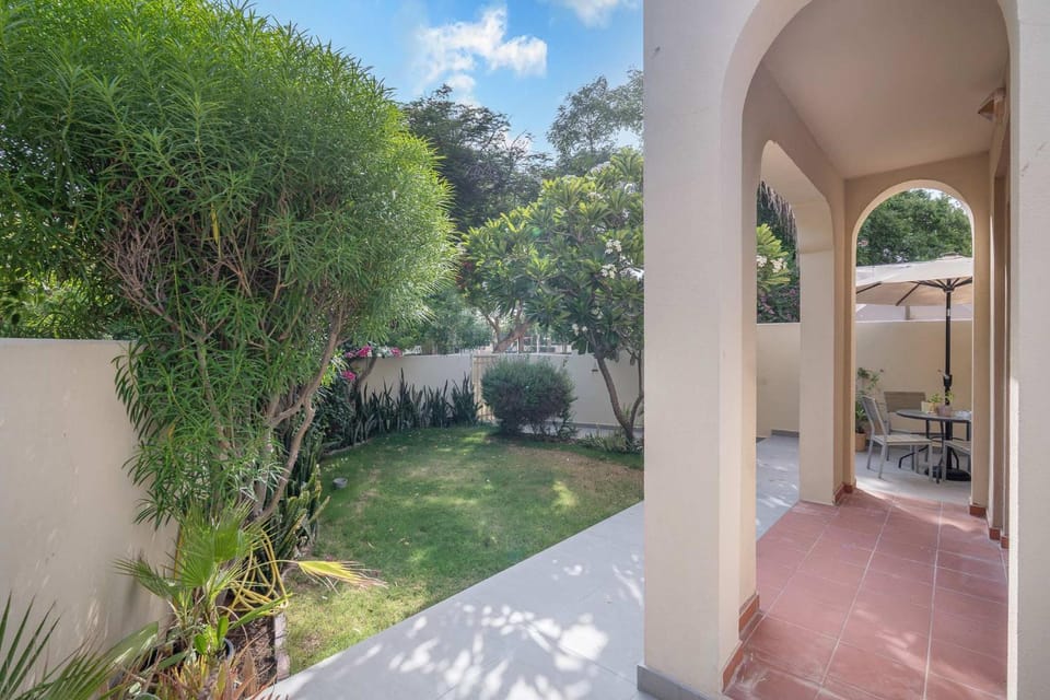 Free housekeeping visits during your stay - StayShort - Vibrant Villa in Springs 11 Sleeps 6 with Balcony Villa in Dubai