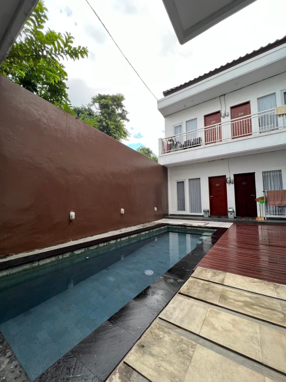 Property building, Day, Swimming pool