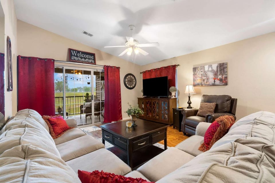 Home on the Golf Range - Holiday Hills Branson Golf Resort Outdoor Pools House in Hollister