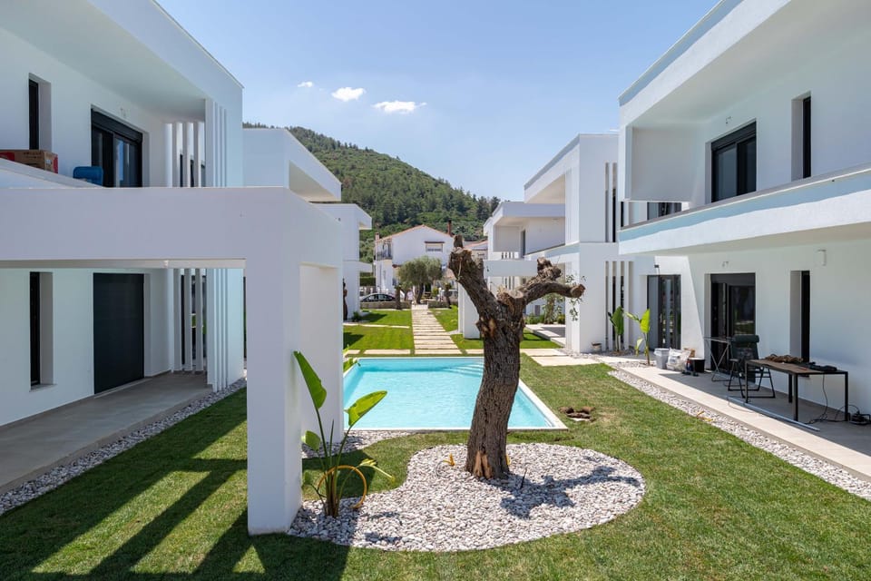 Property building, Pool view, Swimming pool