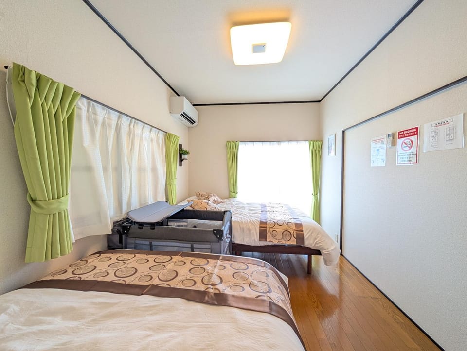 Photo of the whole room, Decorative detail, children, air conditioner