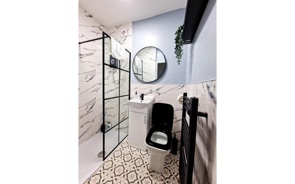 Shower, Toilet, heating