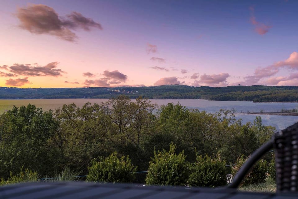 It's a Good Life - Stunning Lake Views House in Branson