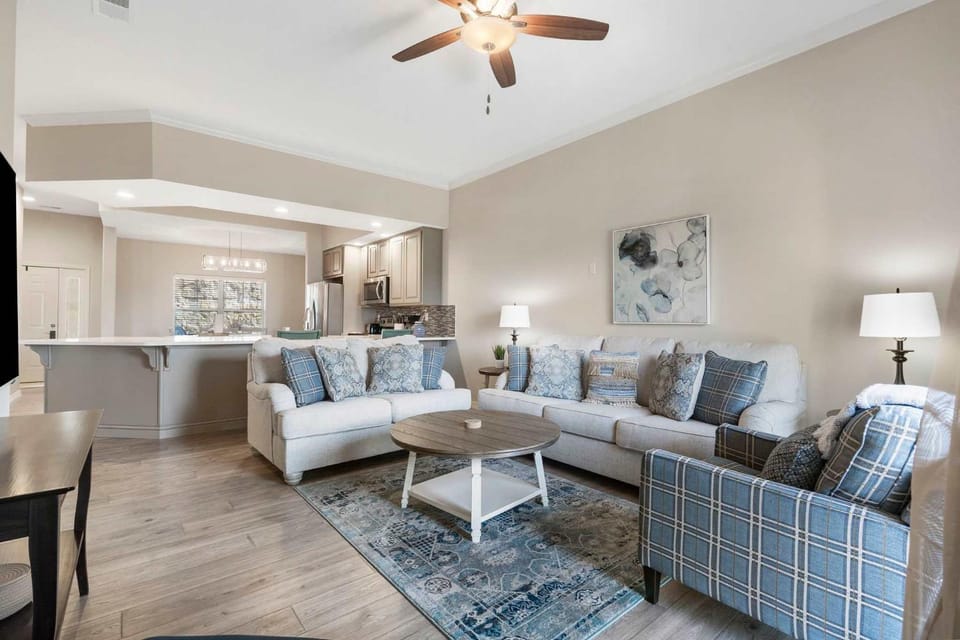 It's a Good Life - Stunning Lake Views House in Branson