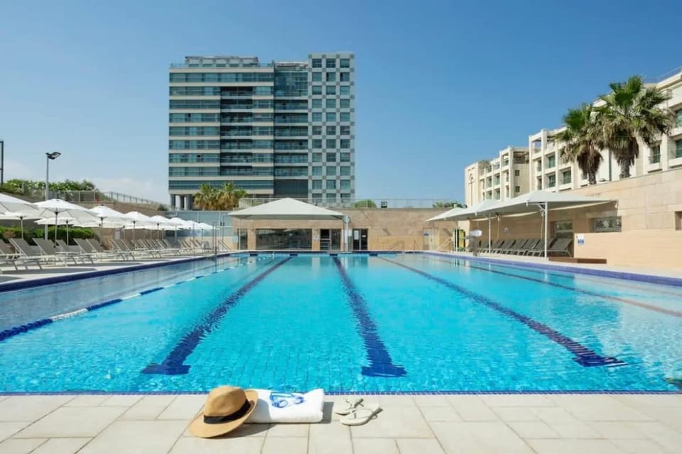 Shoreline Urban Suite Apartment in Herzliya