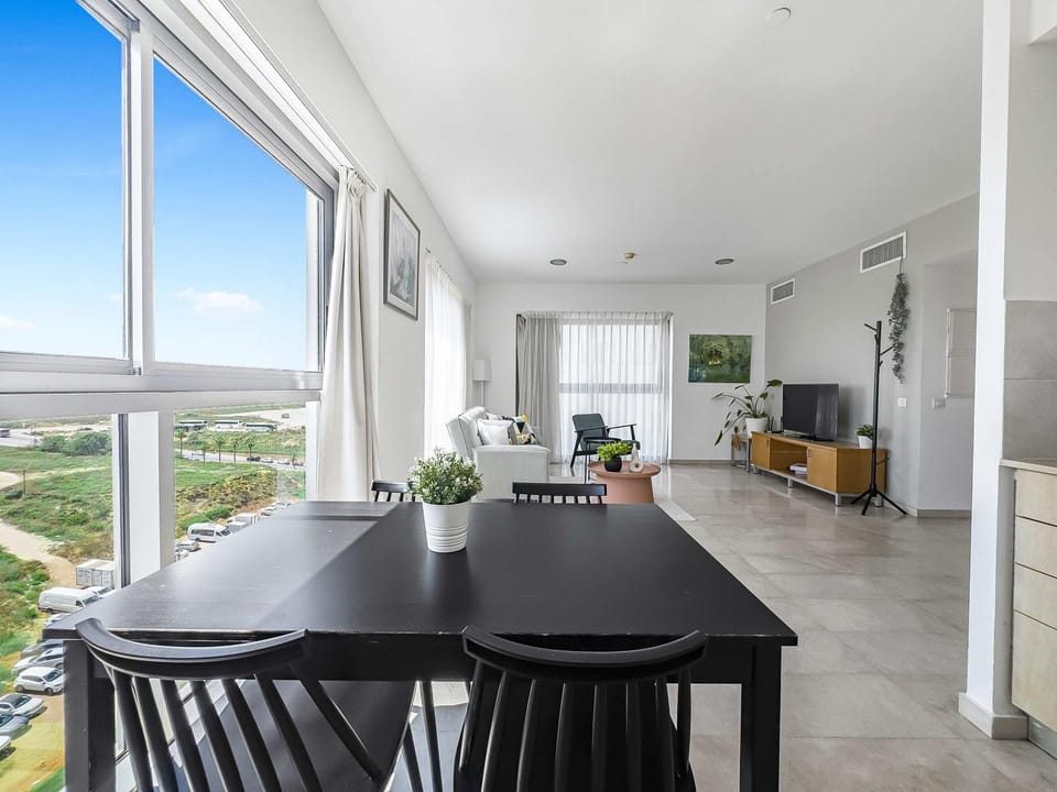 Shoreline Urban Suite Apartment in Herzliya