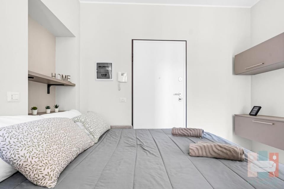 Bed, Living room