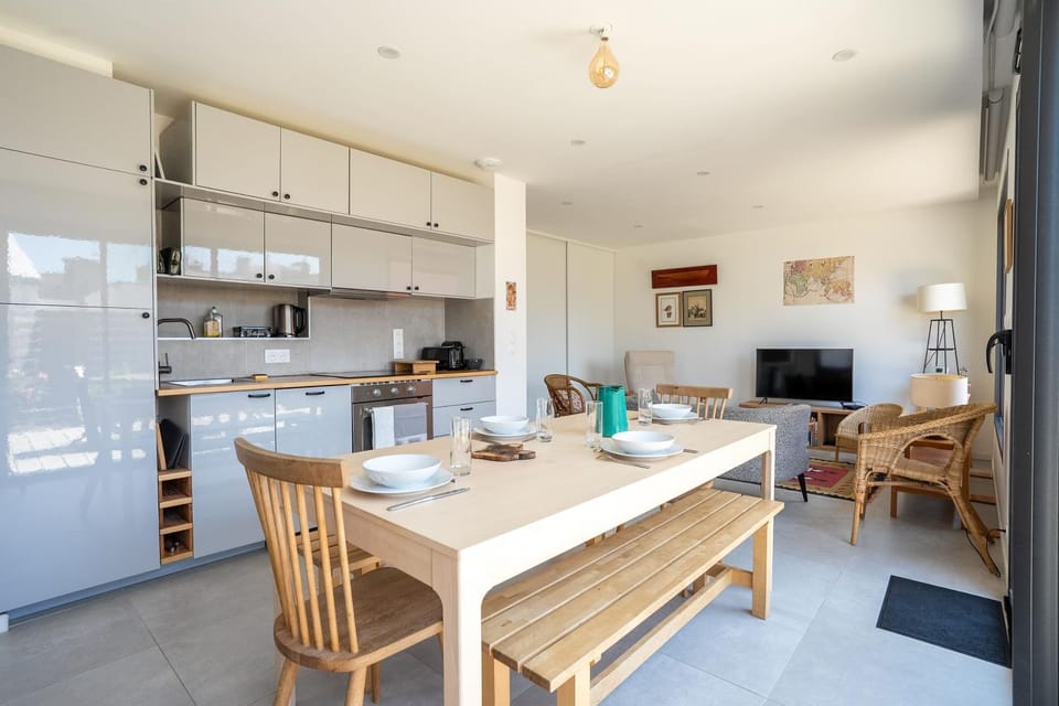 Kitchen or kitchenette, Living room
