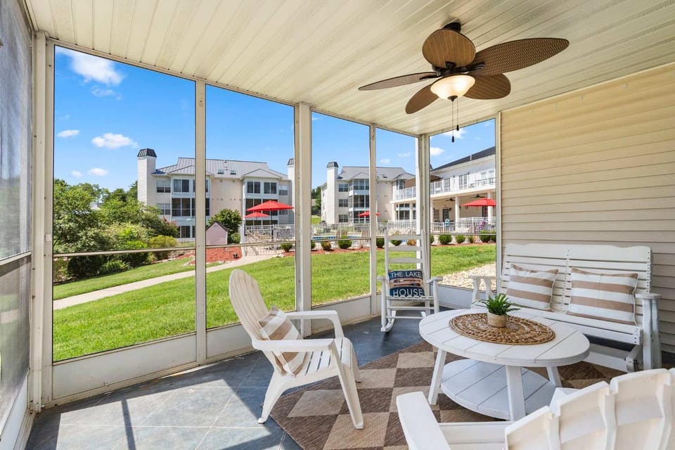2 Pools Near the Lake and 76 Strip - Starbucks House in Branson