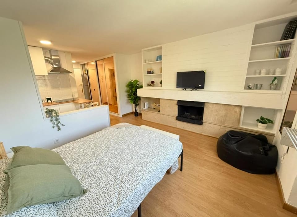 Communal lounge/ TV room, Bed, Photo of the whole room