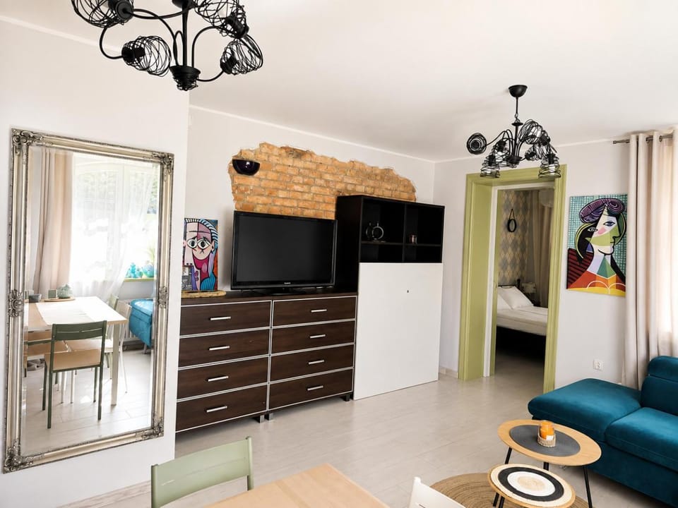 TV and multimedia, Living room, Seating area, wardrobe