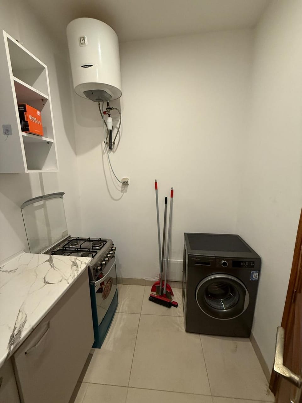 Kitchen or kitchenette, washing machine