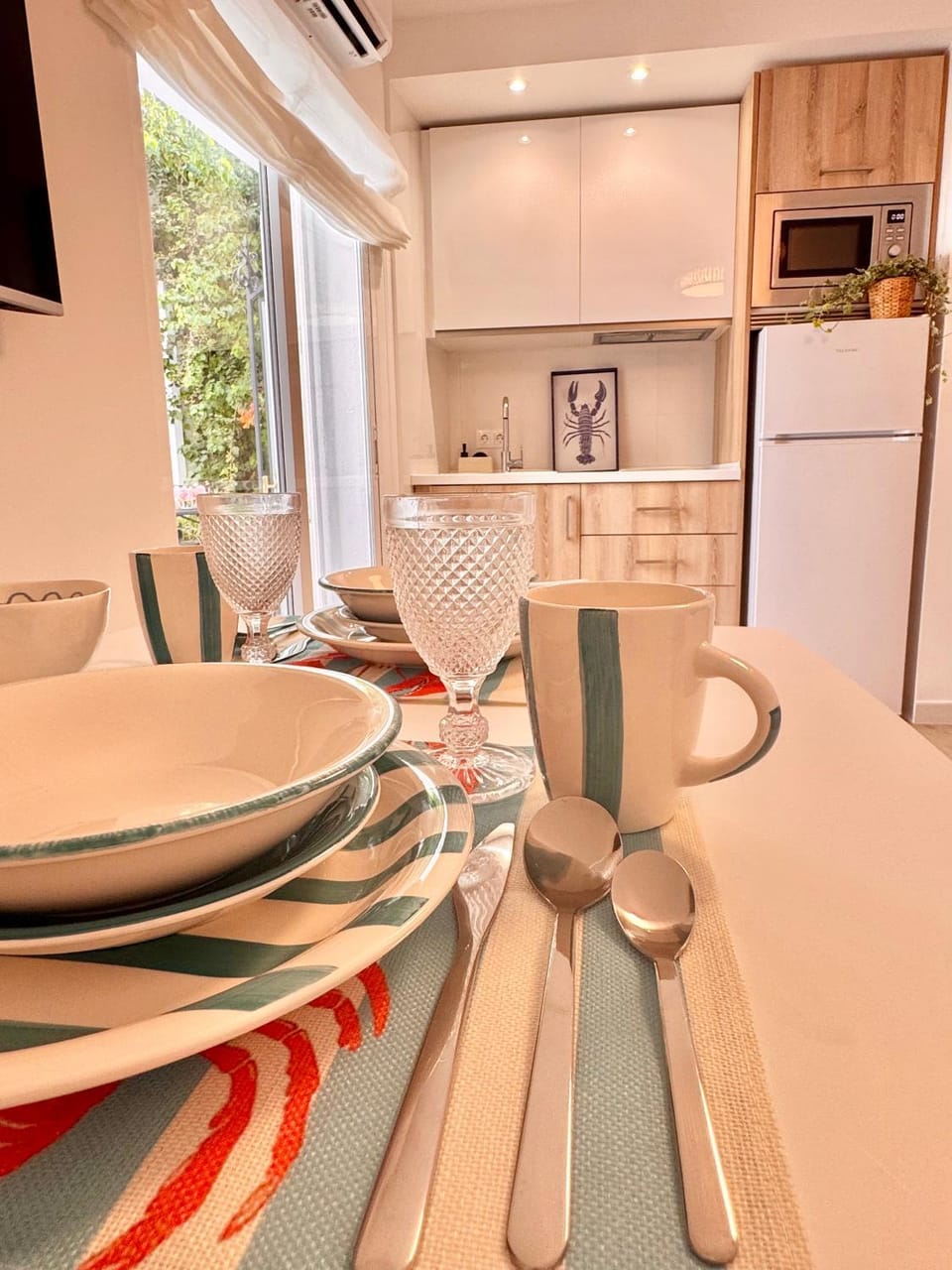 Kitchen or kitchenette, Living room, Seating area, Dining area, stove