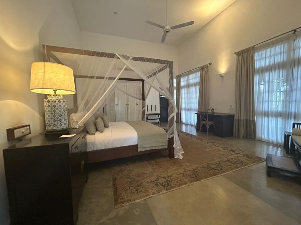 Bed, Living room