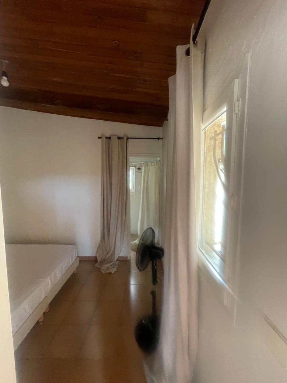 Petite villa T1 2 grands lits King Size Saint Florent Corse sur magnifique terrain arboré 5 minutes des plages et du port de plaisance House in Saint-Florent