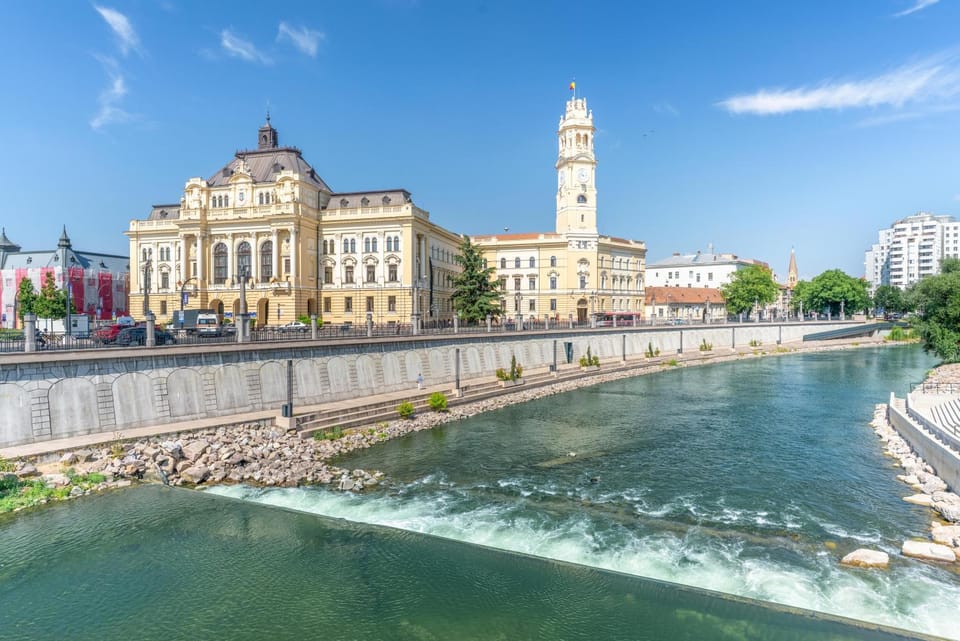 Nearby landmark, Day, Natural landscape, City view, Lake view, Landmark view, River view, Location
