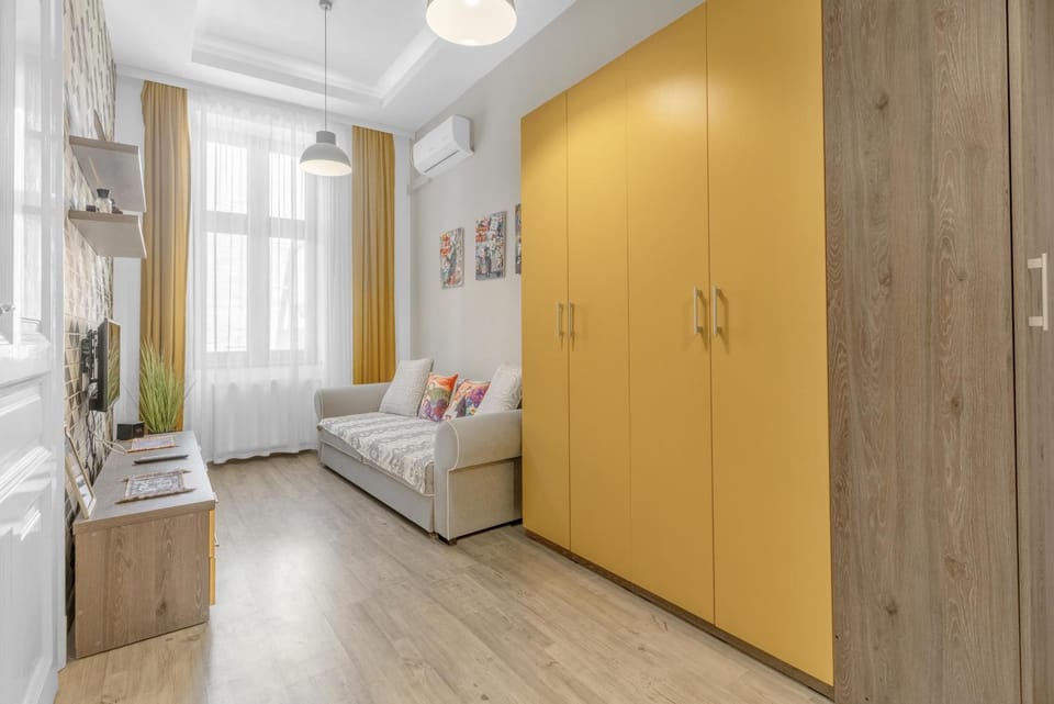 Bed, Living room, Photo of the whole room, Seating area, Bedroom, wardrobe
