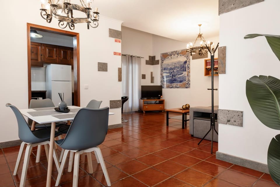 TV and multimedia, Living room, Dining area, internet