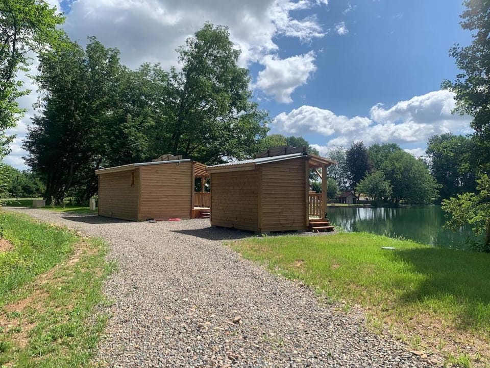 La Ramure - Tiny chalet et sauna privatif, vue lac et pêche en famille Chalet in Bourgogne-Franche-Comté