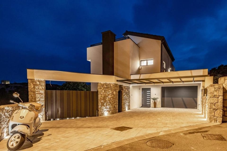 Villa Betelgeuse Supernova House in Novi Vinodolski
