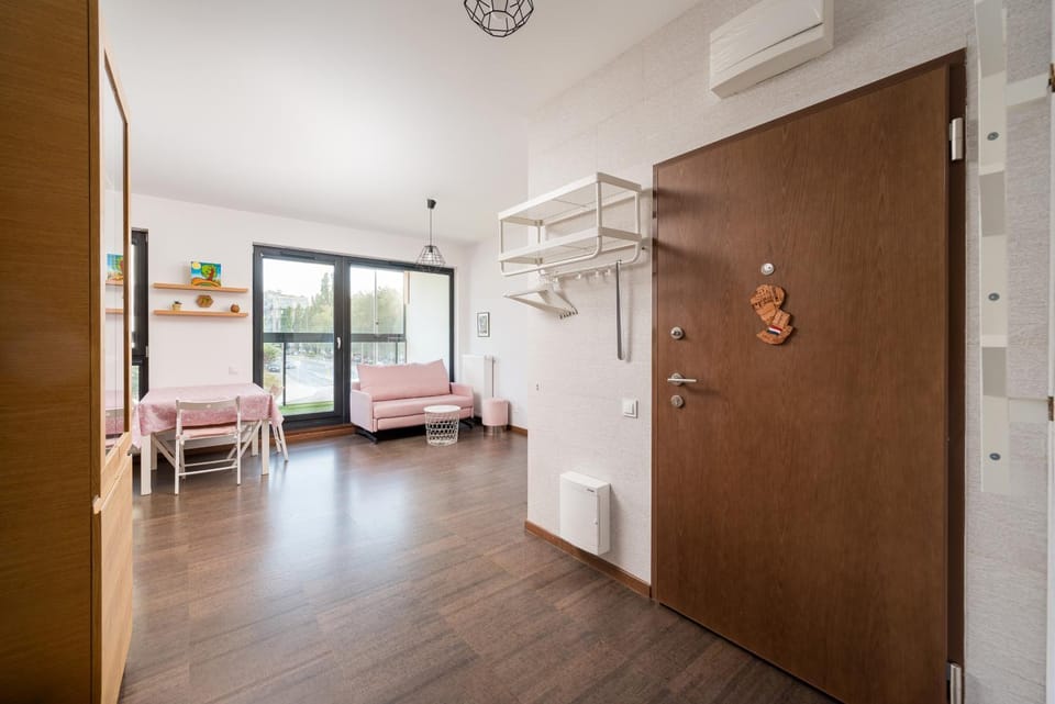 Photo of the whole room, wardrobe