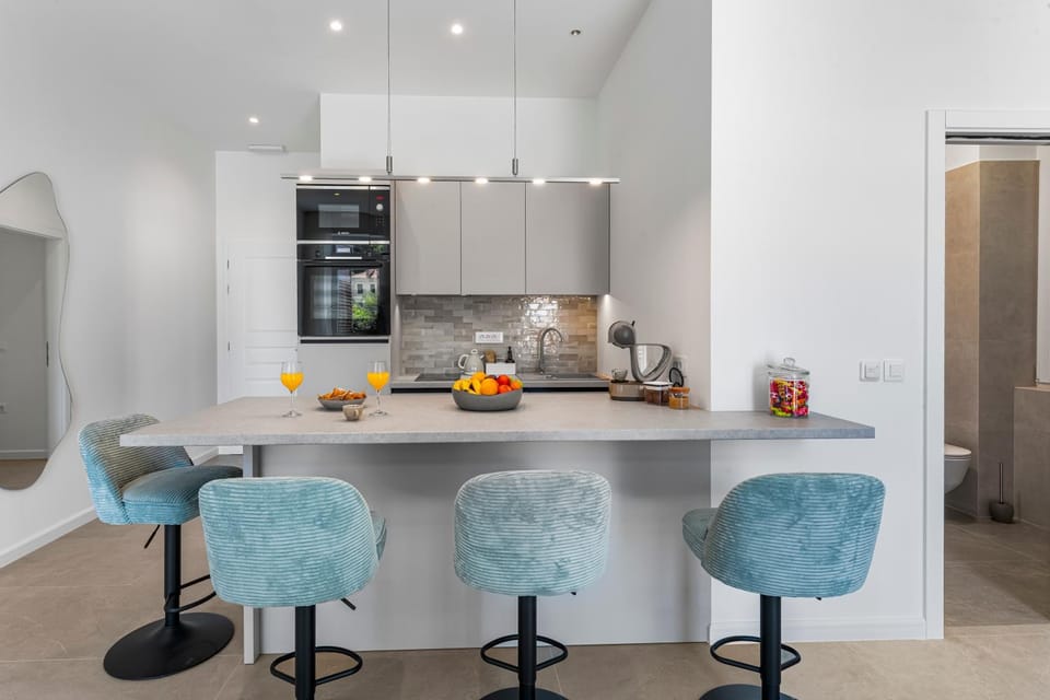 Dining area, kitchen