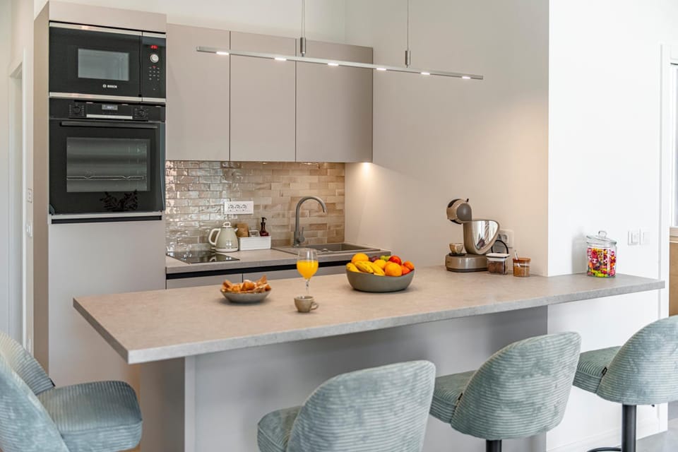 Dining area, kitchen