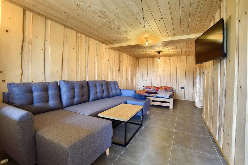 Communal lounge/ TV room, TV and multimedia, Living room, Seating area, Evening entertainment