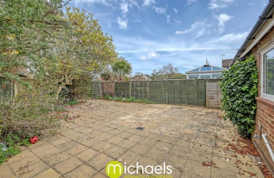 For Contractors, businesses, families - next to Colchester Royal Grammar School Apartment in Colchester