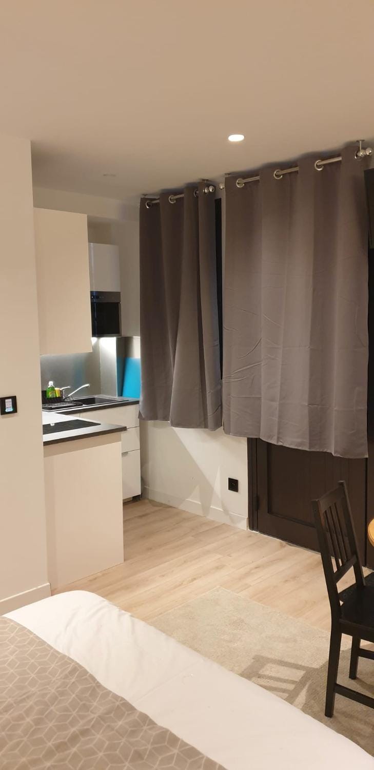C9 Mini Studio Design 175Blo-Paris Convention Apartment in Paris