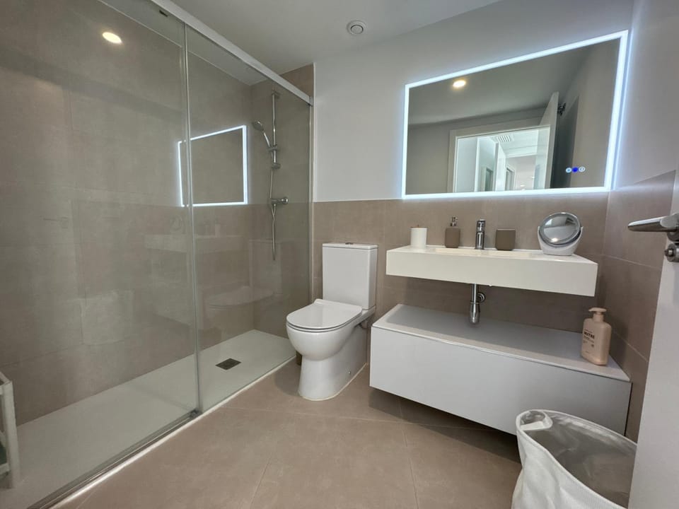 Shower, Bathroom, towels