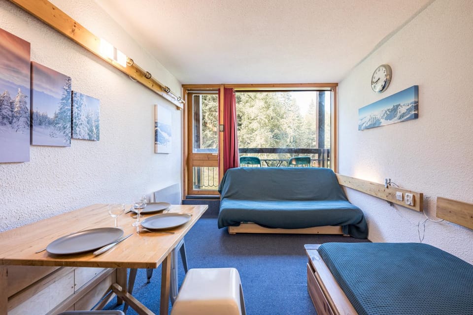 Property building, Living room, Bedroom