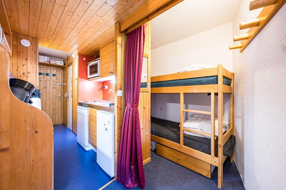 Property building, Living room, Bedroom