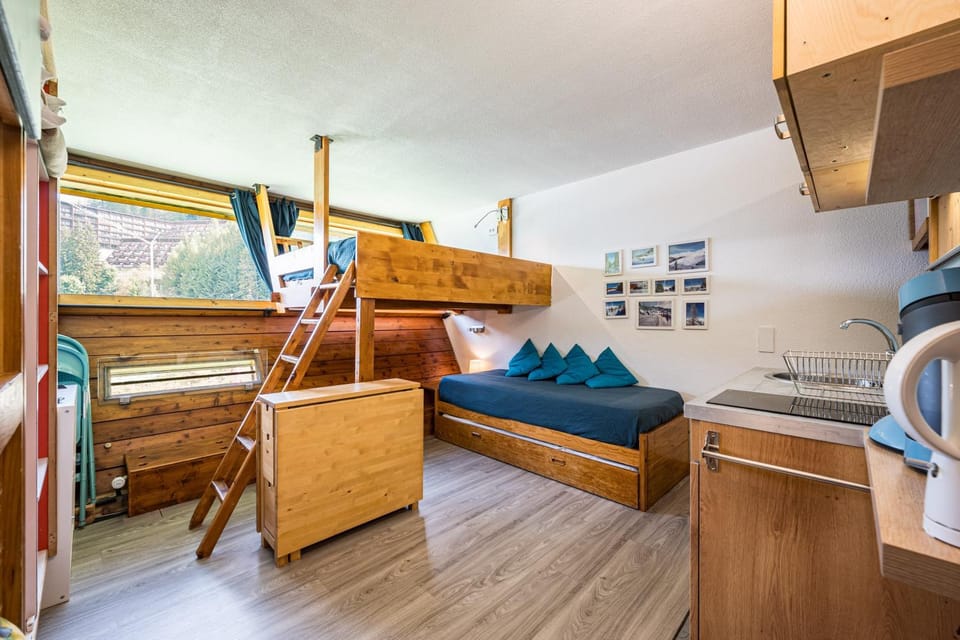 Property building, Living room, Bedroom