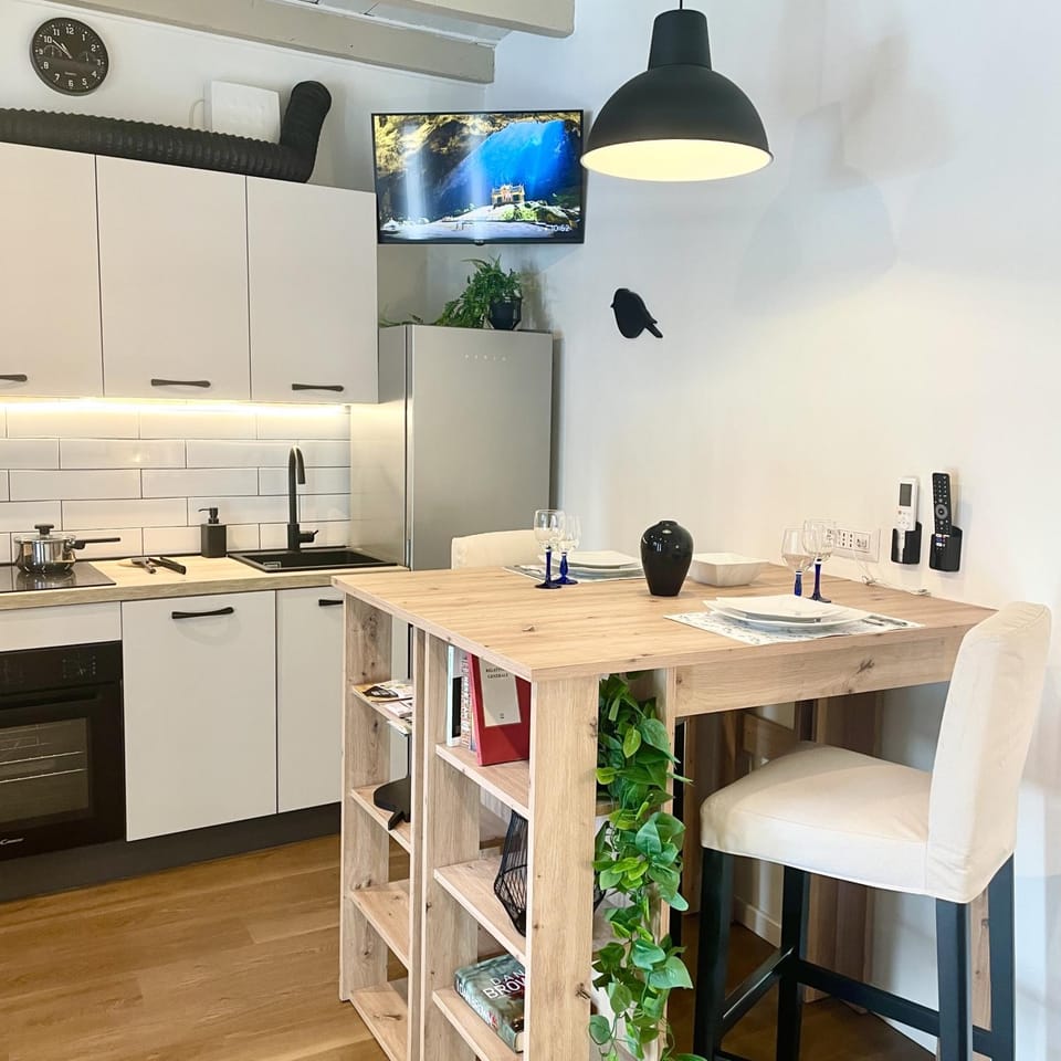 Kitchen or kitchenette, kitchen
