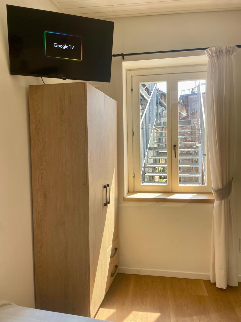 Bed, TV and multimedia, Photo of the whole room, Bedroom, wardrobe