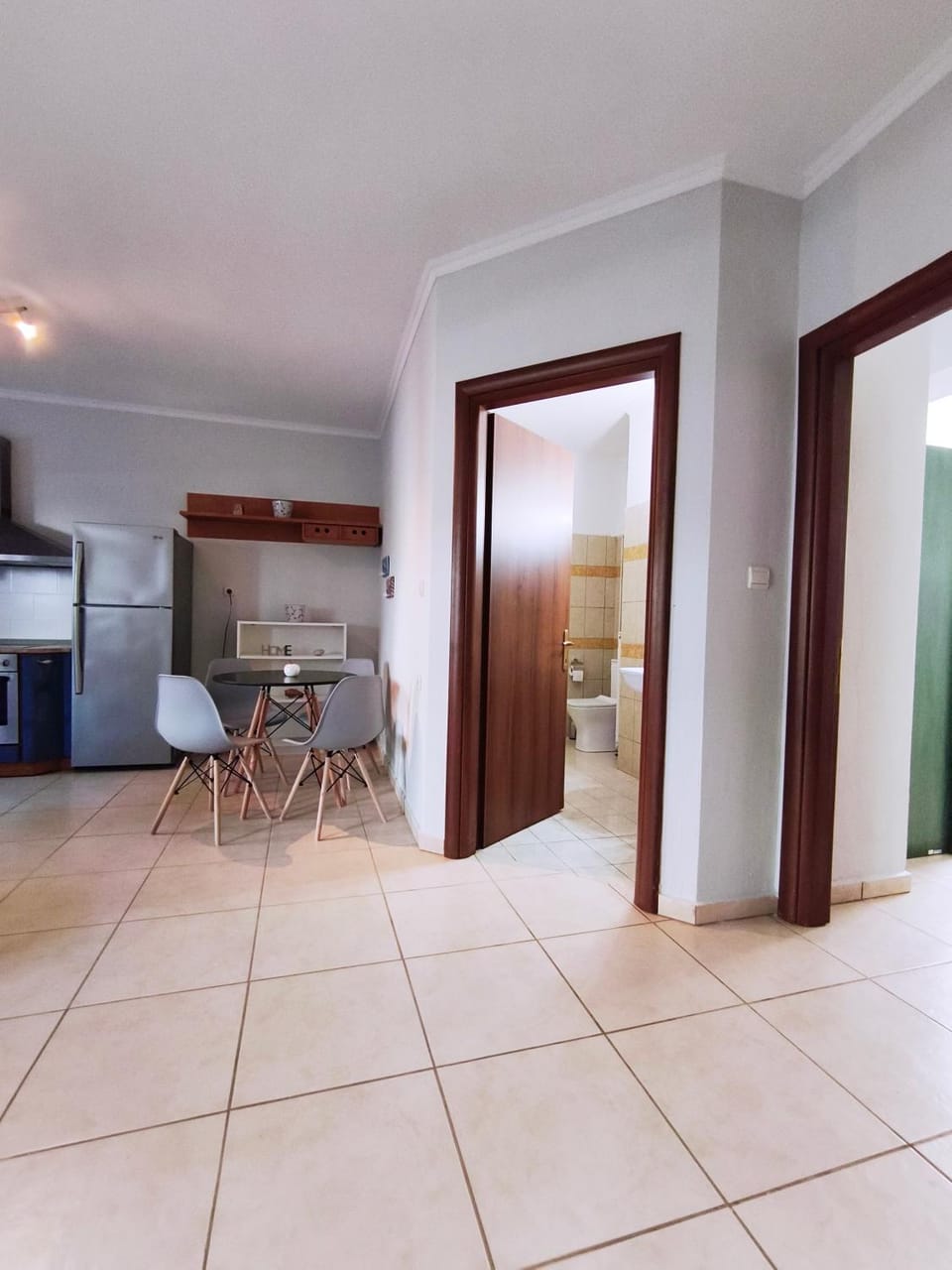 Kitchen or kitchenette, Dining area, oven, stove