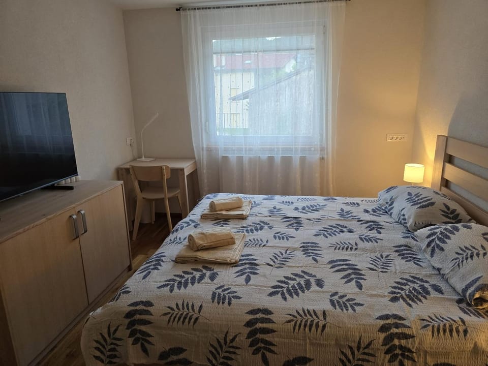Photo of the whole room, Bedroom