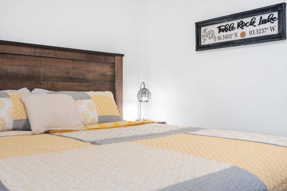 Rustic Retreat - Your Own Private Retreat in the Heart of Branson House in Branson