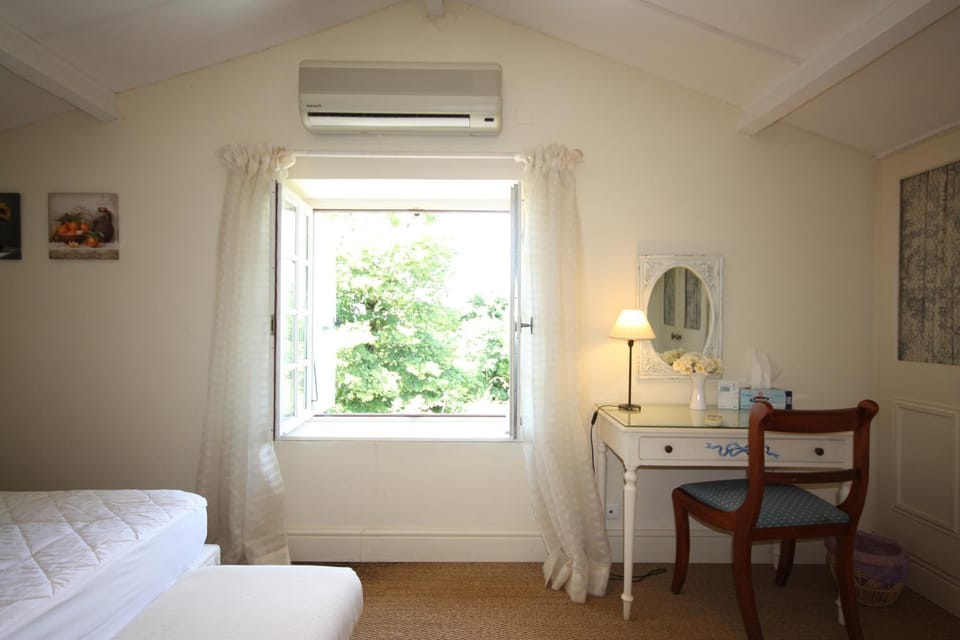Bedroom, air conditioner