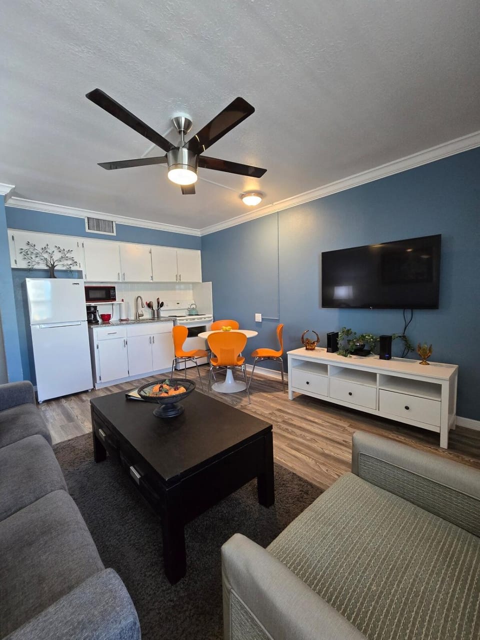 Sunset Beach Suites at Madeira Beach! Steps to Beach & Restaurants! - Suite 8 Apartment in Madeira Beach