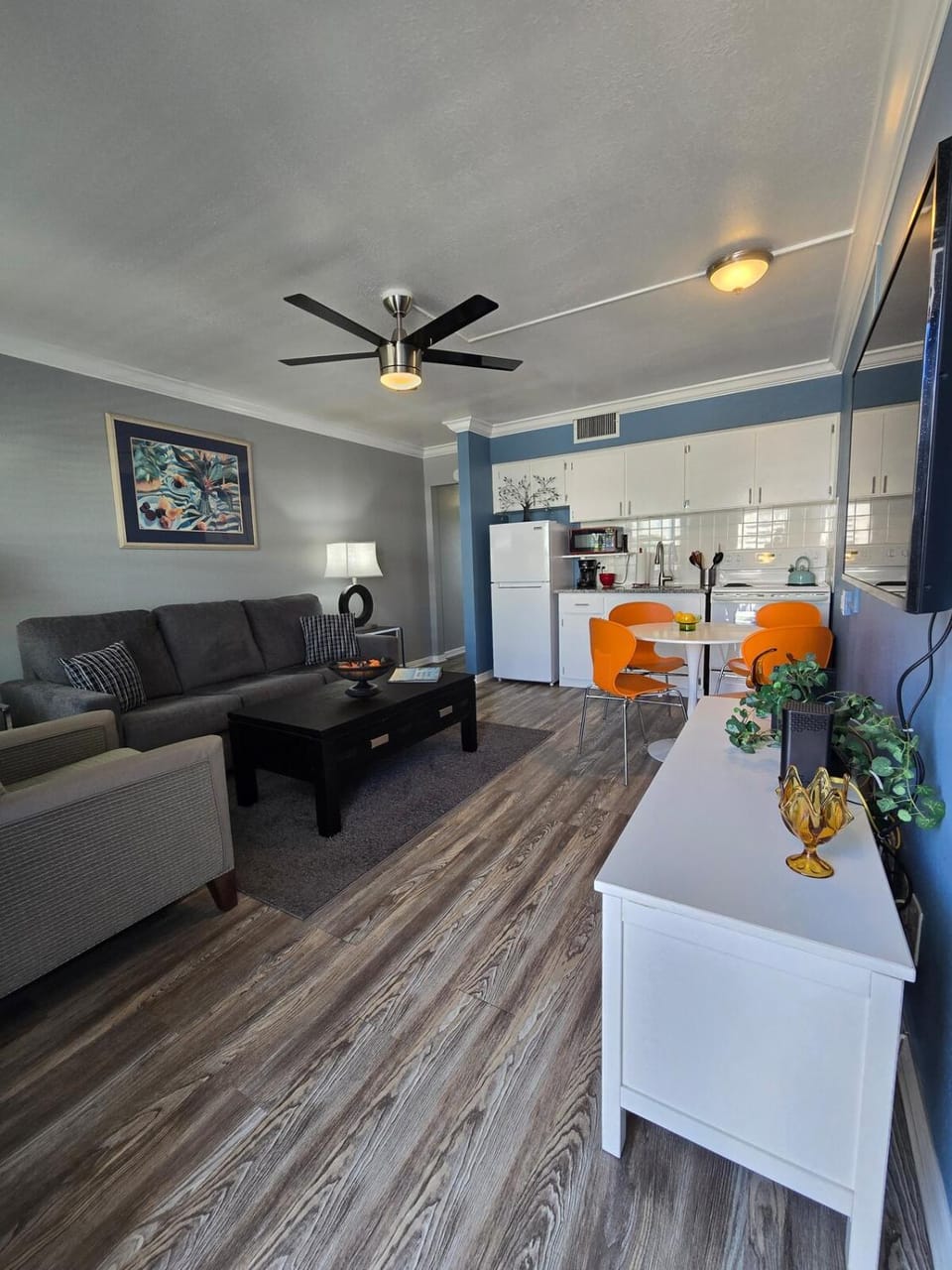 Sunset Beach Suites at Madeira Beach! Steps to Beach & Restaurants! - Suite 8 Apartment in Madeira Beach
