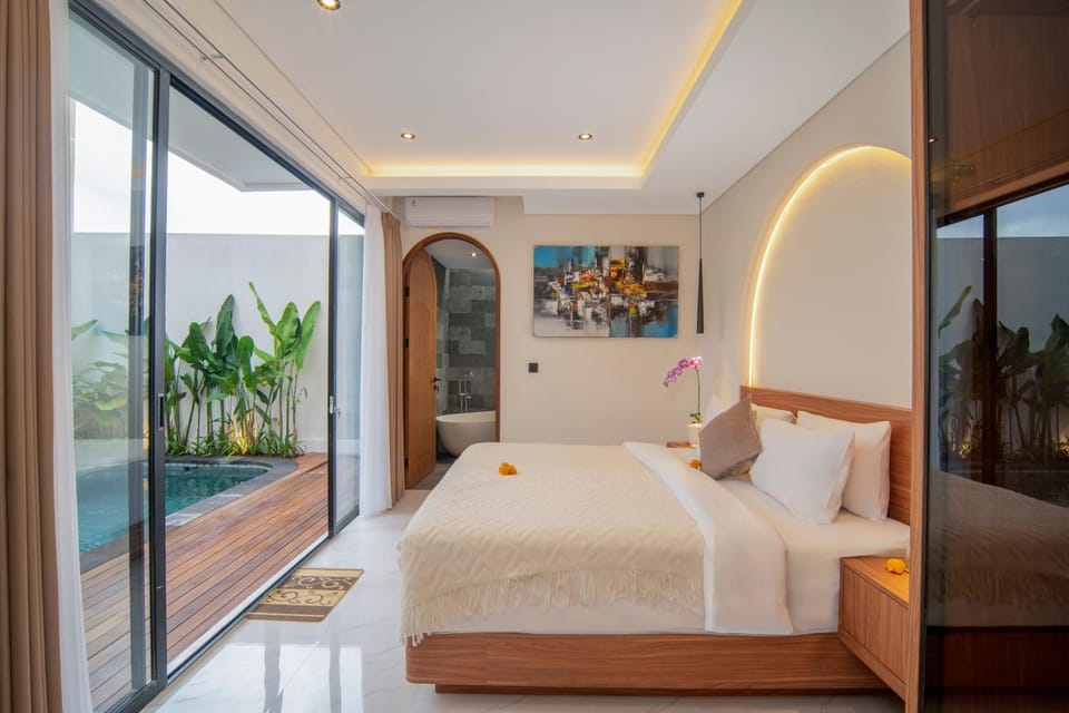 Bedroom, Pool view